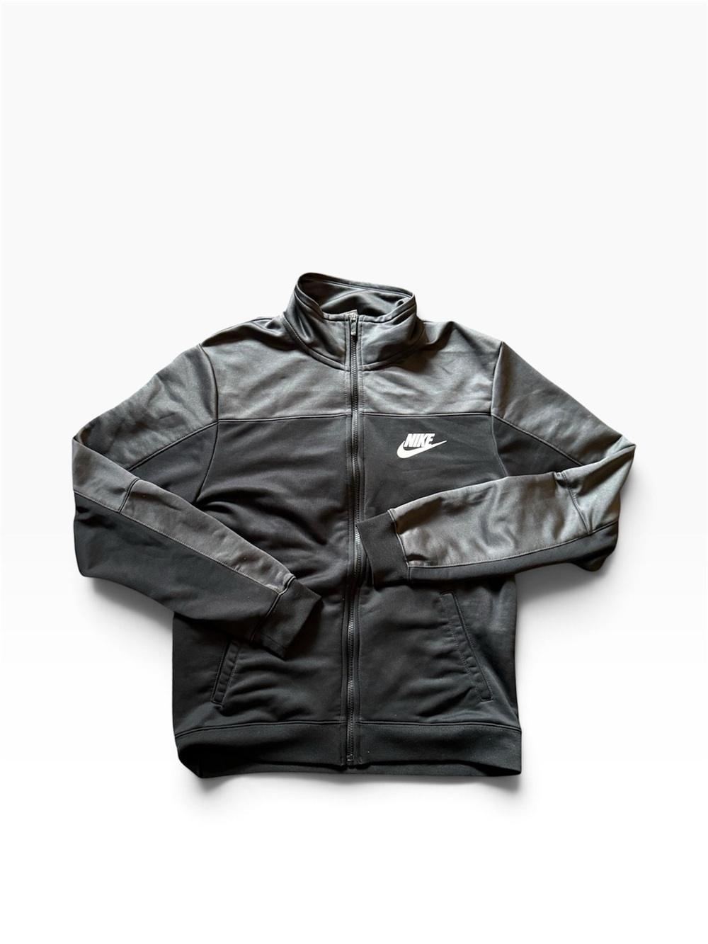 Nike Men's Black and Gray Lightweight Zip-Up Jacket